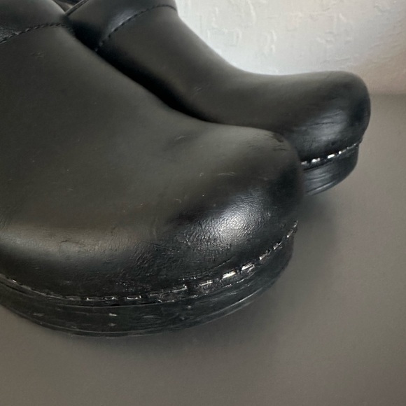 Dansko Black Professional Clogs with Slip-Resistant Sole - Picture 8 of 8